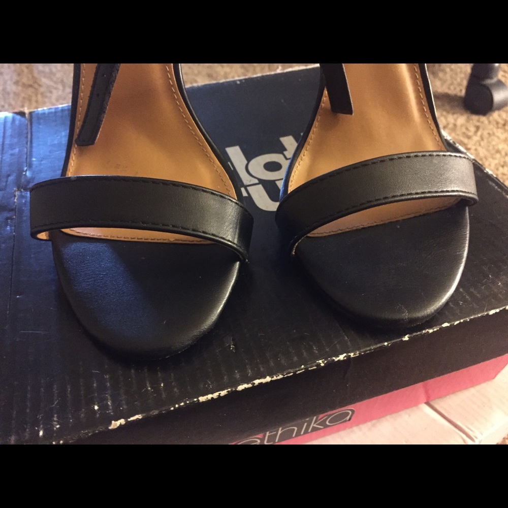 Heels - Picture 2 of 5